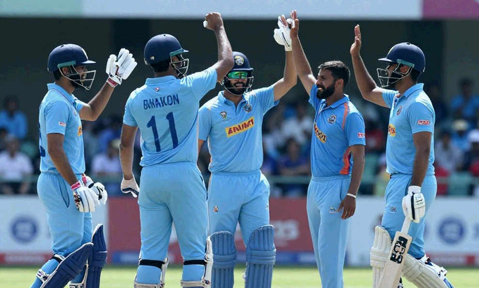 वेलिंगटन का 13.2 ओवर: 199 का पीछा पूरा हुआ, पर स्कोरकार्ड का सबसे ज़रूरी कॉलम अब भी खाली है वेलिंगटन का 13.2 ओवर: 199 का पीछा पूरा हुआ, पर स्कोरकार्ड का सबसे ज़रूरी कॉलम अब भी खाली है