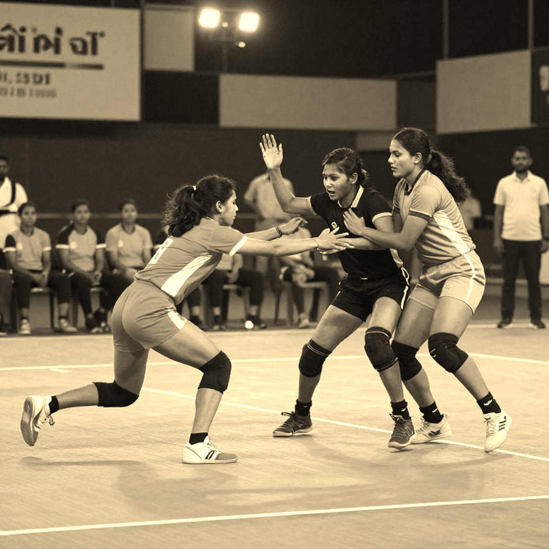 खाली रेड, भरा लेजर: कबड्डी की तीन कहानियाँ जो स्कोरबोर्ड कभी दर्ज नहीं करता